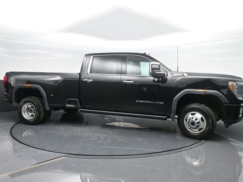Used 2023 GMC Sierra 3500 Denali w/ Denali Ultimate Package image 3