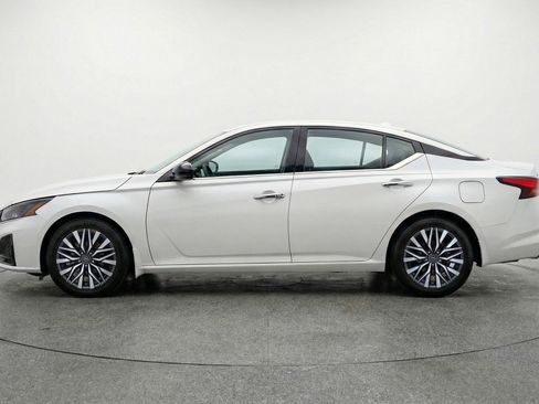 Used 2025 Nissan Altima 2.5 SV FWD image 5
