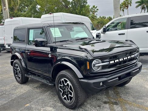 Used 2023 Ford Bronco Outer Banks image 2