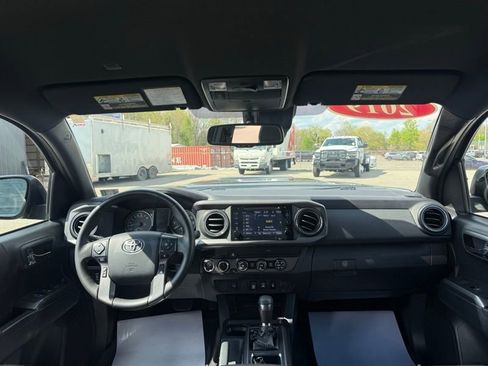 Used 2019 Toyota Tacoma TRD Sport AWD/4WD image 12