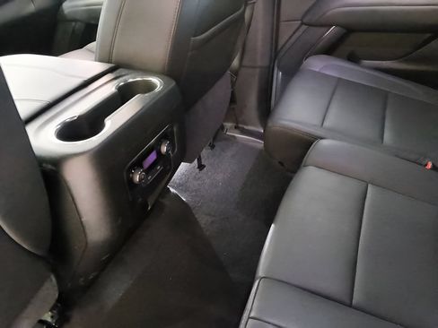 Used 2025 Chevrolet Suburban Z71 AWD/4WD image 19