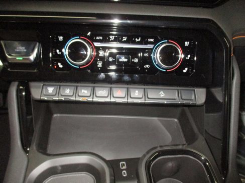 New 2026 GMC Sierra 2500 AT4 w/ AT4 Premium Plus Package AWD/4WD image 41