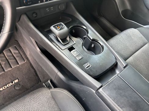 Used 2025 Nissan Rogue SV FWD image 43