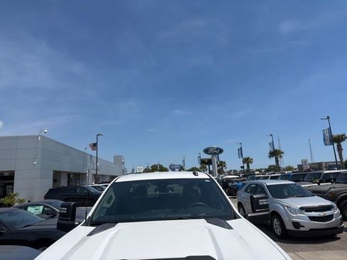 Used 2023 Chevrolet Silverado 2500 Custom w/ Custom Value Package image 5