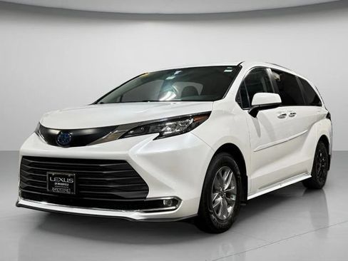 Used 2022 Toyota Sienna XLE FWD image 7