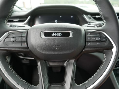 Used 2024 Jeep Grand Cherokee Altitude AWD/4WD image 25