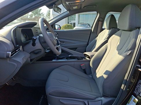 Certified 2025 Hyundai Elantra Sport image 13