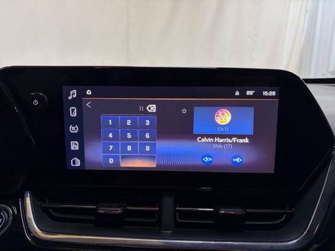 Used 2025 Chevrolet Trax RS w/ Sunroof Package FWD image 40