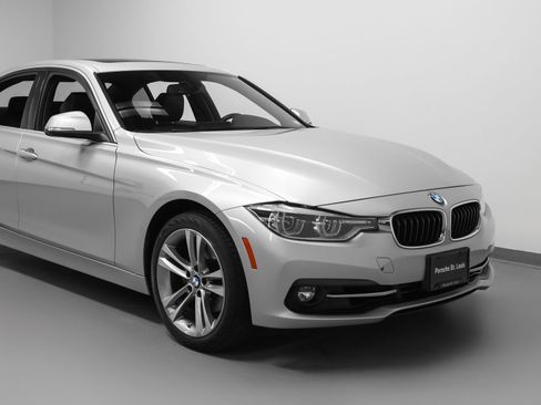 Used 2018 BMW 330i xDrive Sedan AWD/4WD image 9