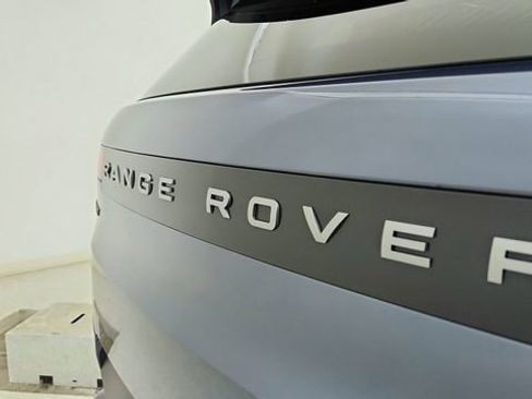 Used 2025 Land Rover Range Rover Sport SE image 18