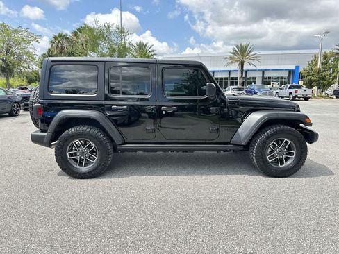Used 2023 Jeep Wrangler Unlimited Sport AWD/4WD image 7