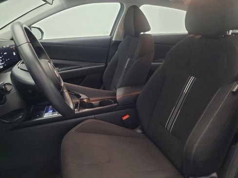 Used 2025 Hyundai Elantra SEL FWD image 17