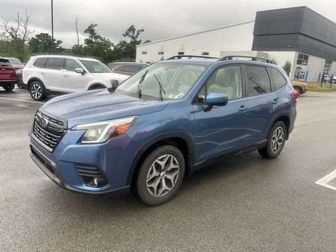 Used 2024 Subaru Forester Premium AWD/4WD image 3