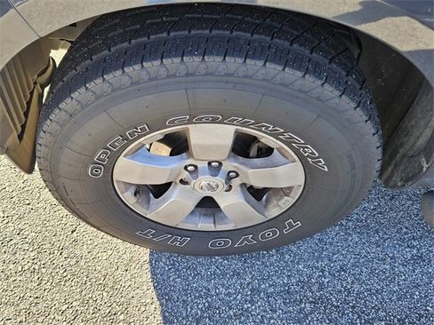 Used 2012 Nissan Frontier SV image 4