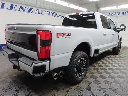 Used 2025 Ford F250 Platinum w/ FX4 Off-Road Package image 4