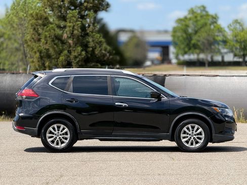 Used 2017 Nissan Rogue SV image 7