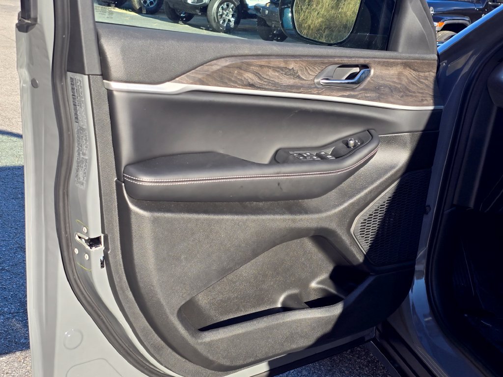 New 2027 Jeep Grand Cherokee Altitude RWD image 35