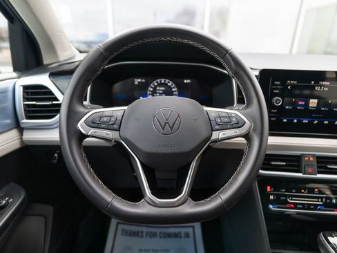 Used 2025 Volkswagen Taos SE image 17