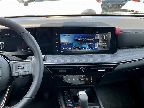 New 2025 Nissan Kicks SR image 6