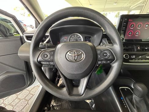 Used 2022 Toyota Corolla LE FWD image 15