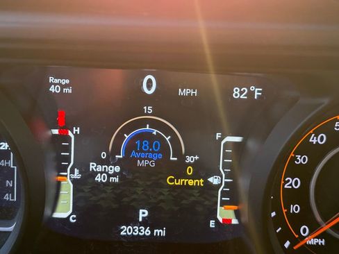 Used 2025 Jeep Wrangler Willys AWD/4WD image 13