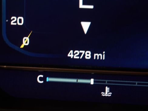 Used 2025 Chevrolet Silverado 1500 LT image 7