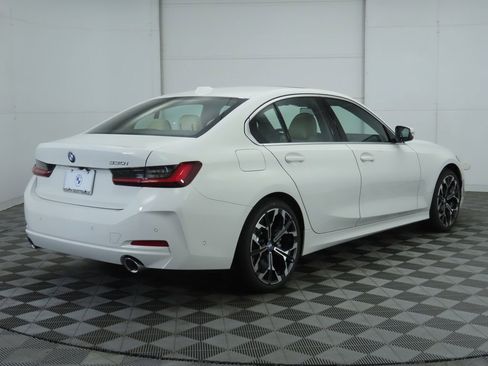 Used 2025 BMW 330i Sedan w/ Premium Package image 6