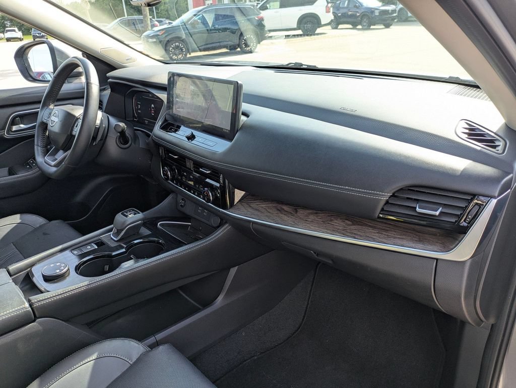 Used 2025 Nissan Rogue Platinum w/ Platinum Premium Package AWD/4WD image 38