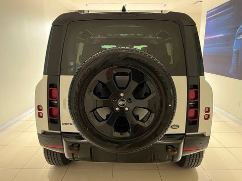 Used 2022 Land Rover Defender 110 X-Dynamic SE AWD/4WD image 9