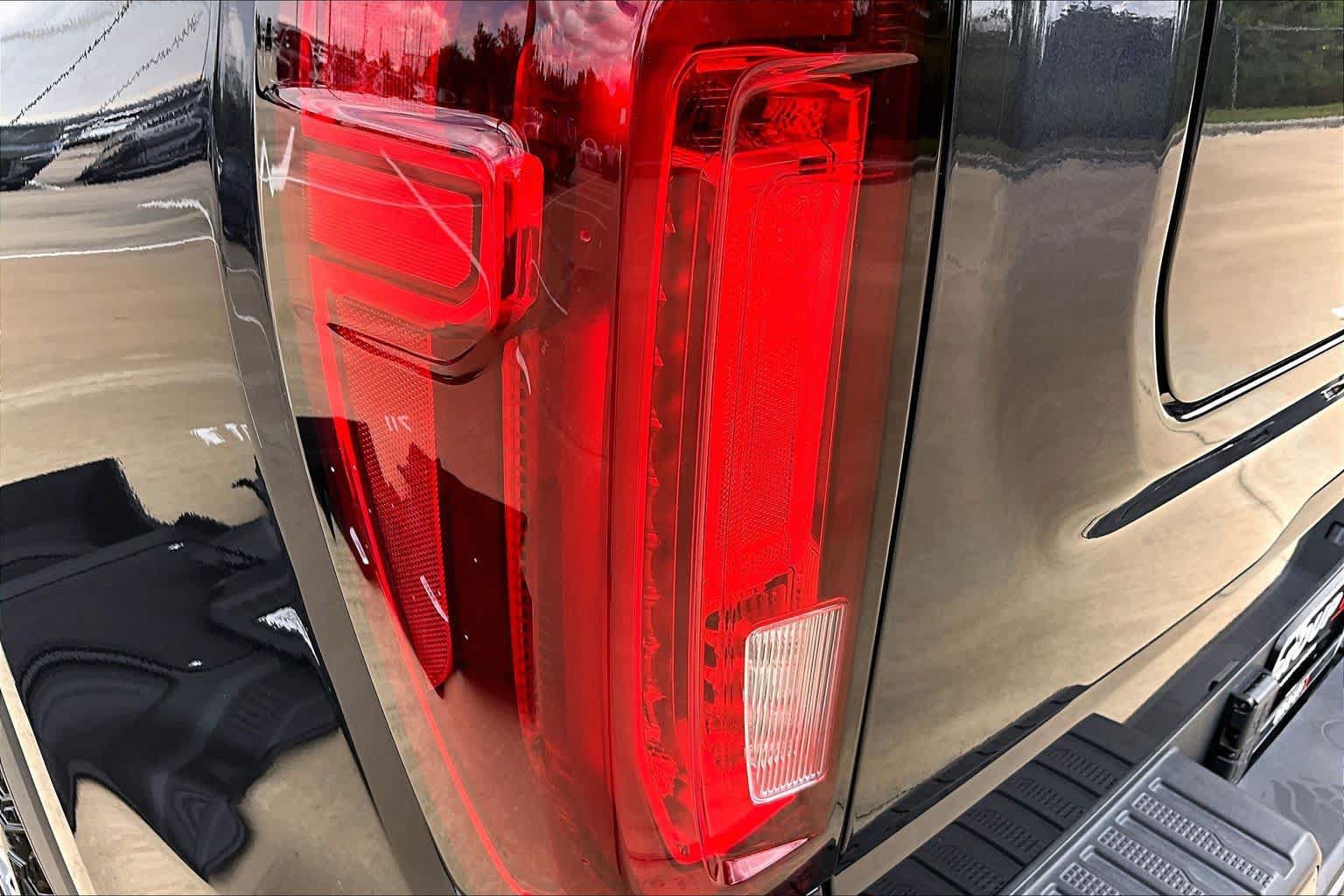 Used 2022 GMC Sierra 1500 AT4 w/ AT4 Premium Package AWD/4WD image 29