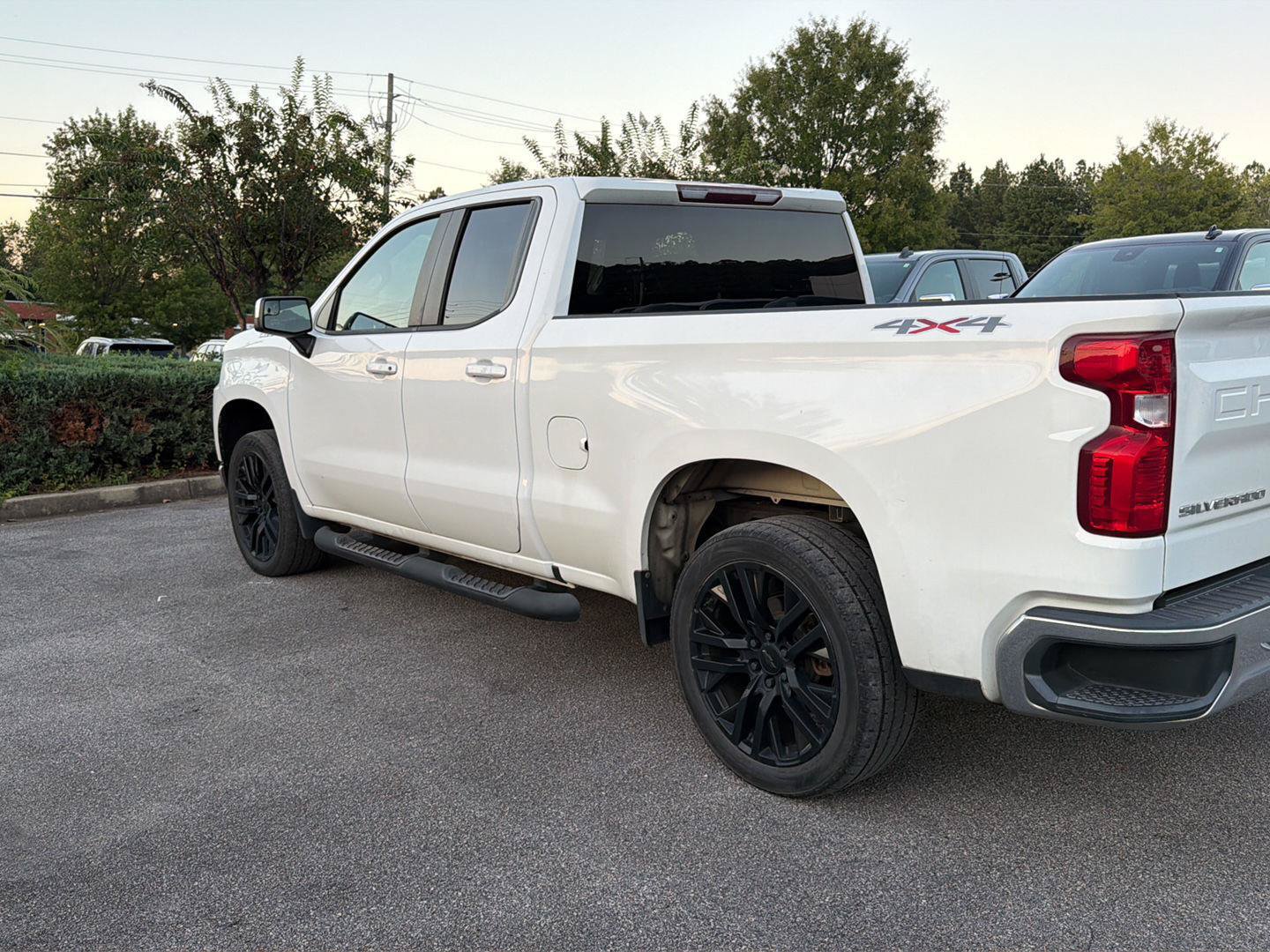 Used 2020 Chevrolet Silverado 1500 LT w/ Trailering Package AWD/4WD image 2