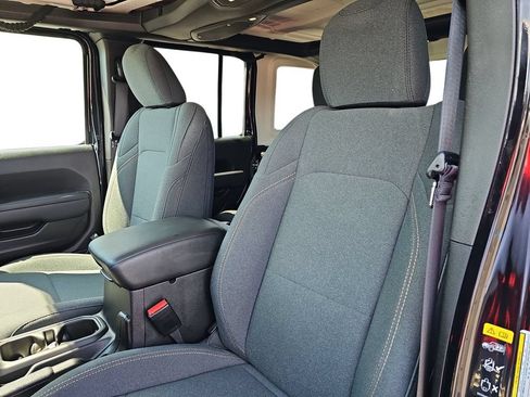 Used 2025 Jeep Wrangler Unlimited Sport AWD/4WD image 14