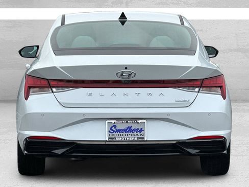 Used 2021 Hyundai Elantra Limited image 5