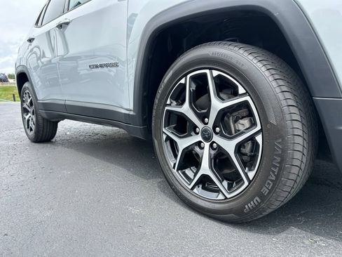 Used 2025 Jeep Compass Limited AWD/4WD image 11