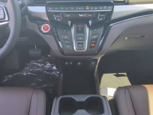 New 2026 Honda Odyssey Touring image 17
