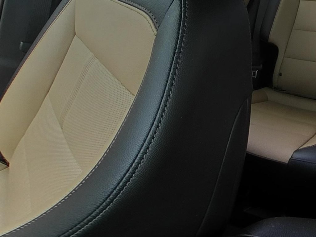 Used 2023 Chevrolet Equinox Premier FWD image 12