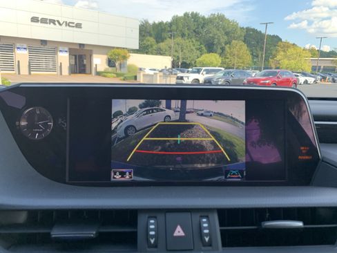 Used 2020 Lexus ES 300h w/ Premium Package FWD image 25