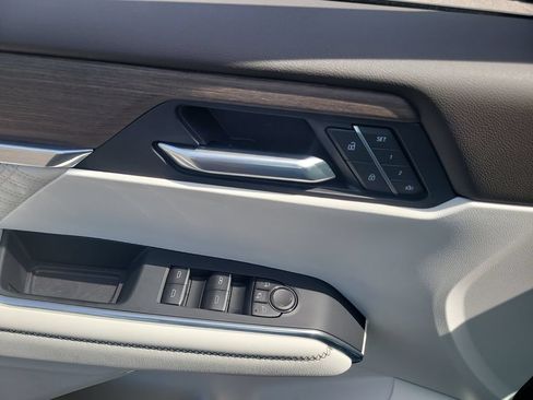 Used 2025 GMC Acadia Denali w/ LPO, Floor Liner Package FWD image 18