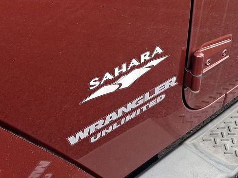 Used 2008 Jeep Wrangler Unlimited Sahara w/ Dual Top Group image 10