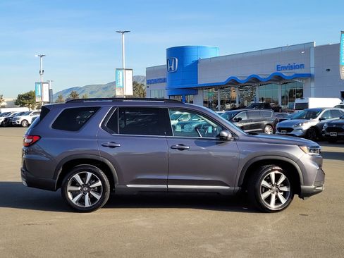 Certified 2024 Honda Pilot Touring image 4