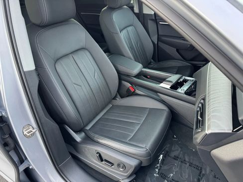 Used 2022 Audi e-tron Premium Plus w/ Premium Plus Package image 26