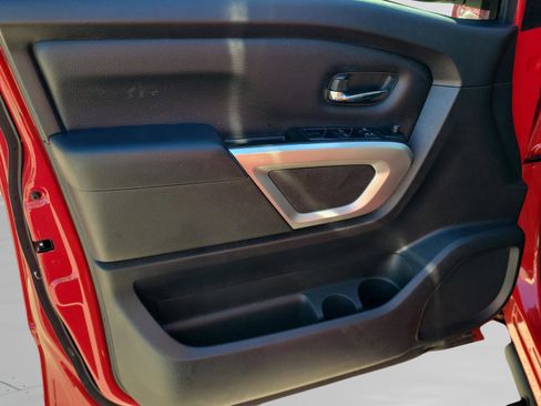 Used 2021 Nissan Titan SV w/ SV Convenience Package image 19