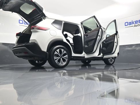 Used 2023 Nissan Rogue SV image 59