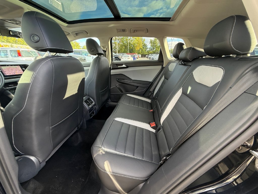Used 2022 Volkswagen Taos SEL w/ Panoramic Sunroof Package AWD/4WD image 25