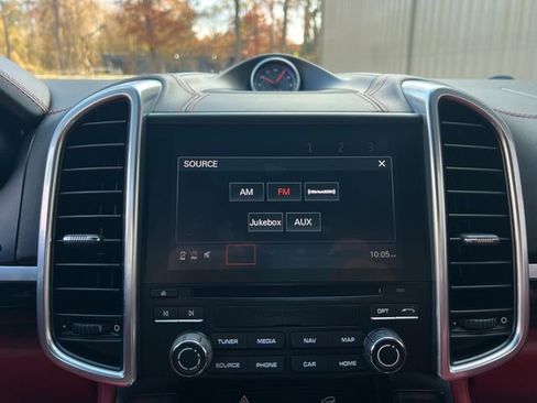 Used 2018 Porsche Cayenne Platinum Edition image 28