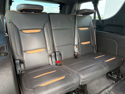 Used 2024 GMC Yukon XL AT4 w/ Technology Package AWD/4WD image 16