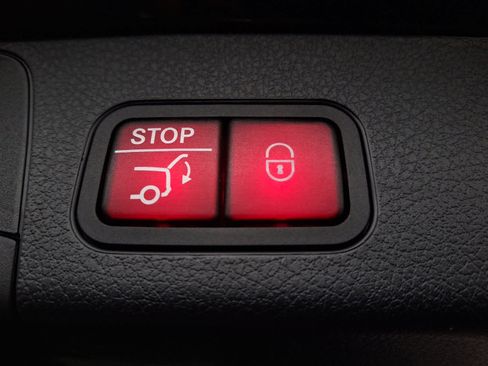 Used 2024 Mercedes-Benz GLB 250 4MATIC image 30