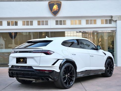 Used 2023 Lamborghini Urus S image 3
