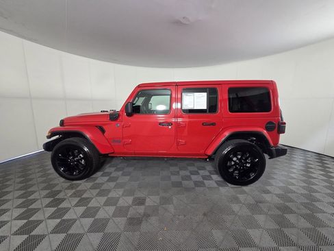 Certified 2025 Jeep Wrangler Sahara w/ Safety Group image 9