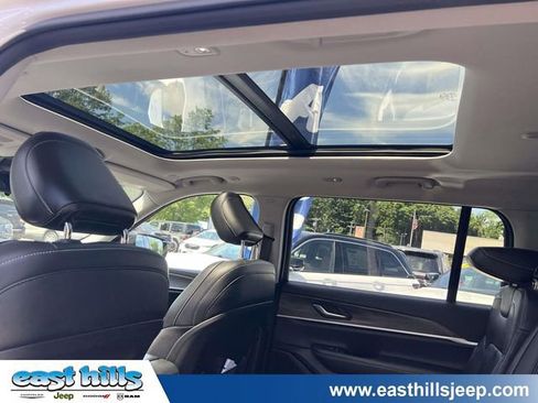 Used 2023 Jeep Grand Cherokee L Limited AWD/4WD image 17